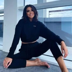 Women's Avelina Cropped Hooded Top Black 9 Women's Avelina Cropped Hooded Top Black -Under Armour Store avelina sosueme